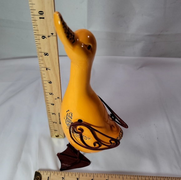 10" Yellow Duck Ceramic Body Metal Wings And Feet. - Picture 8 of 9